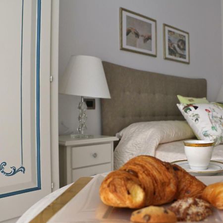 Solidea Bnb Salerno Bagian luar foto