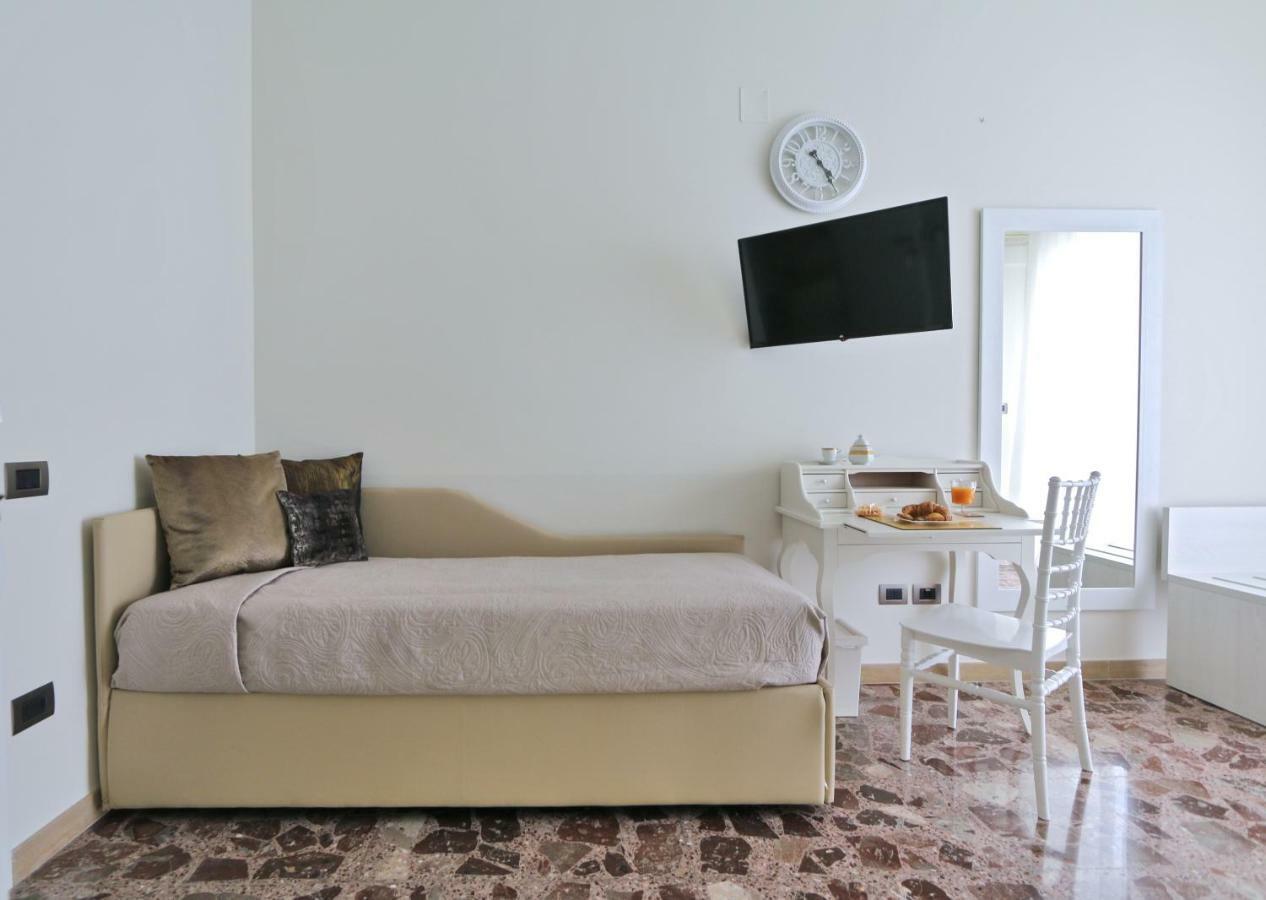 Solidea Bnb Salerno Bagian luar foto