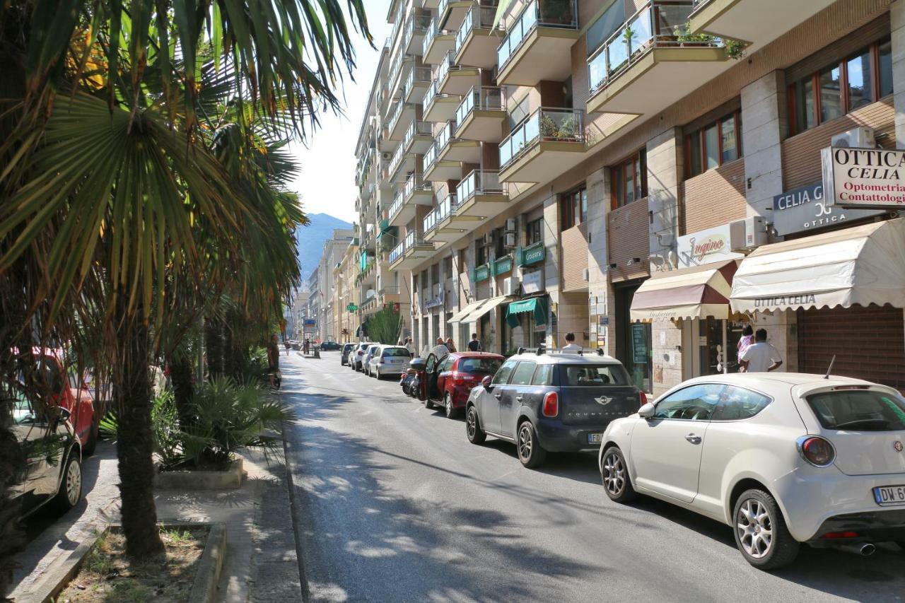 Solidea Bnb Salerno Bagian luar foto
