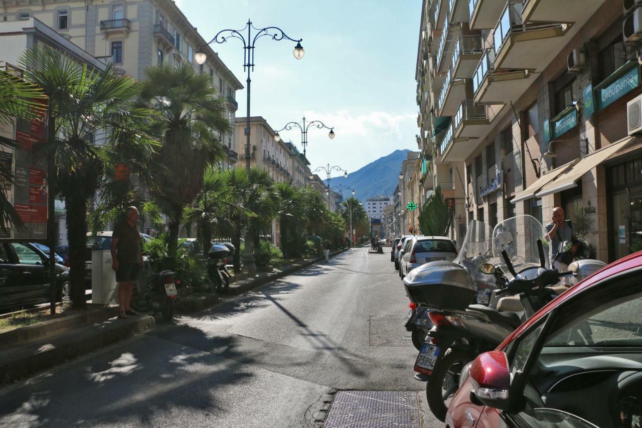 Solidea Bnb Salerno Bagian luar foto