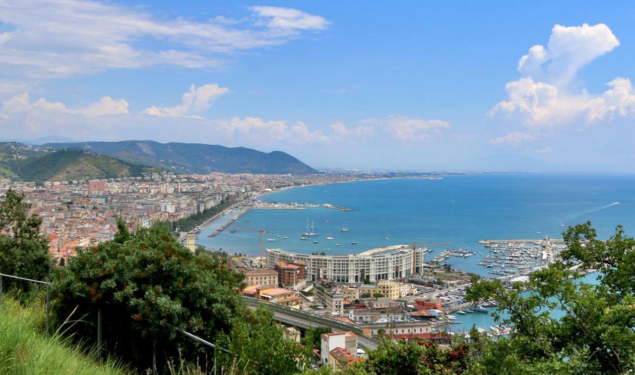 Solidea Bnb Salerno Bagian luar foto