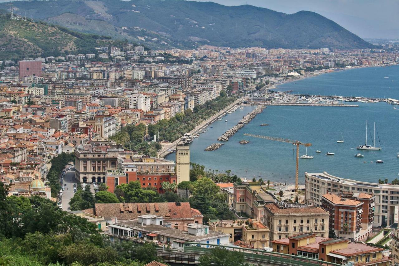 Solidea Bnb Salerno Bagian luar foto